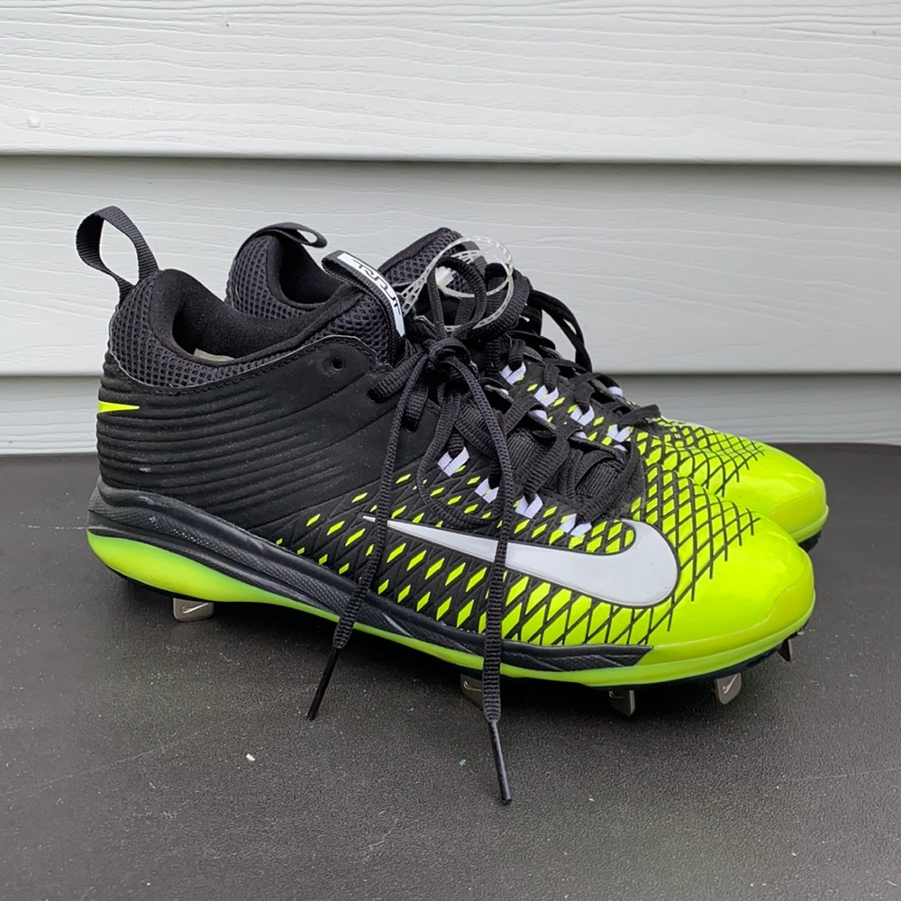 Nike soccer cleats size 8